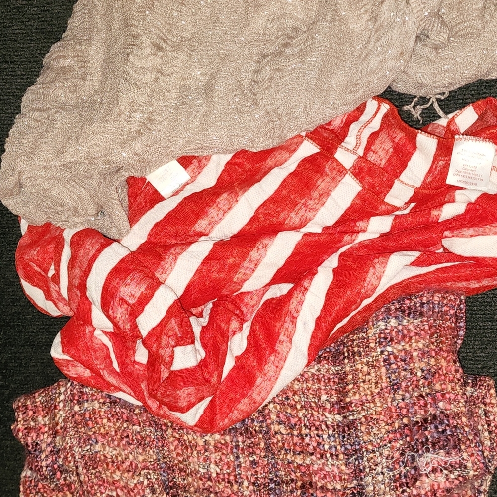 Three scarves - Picture 3 of 4